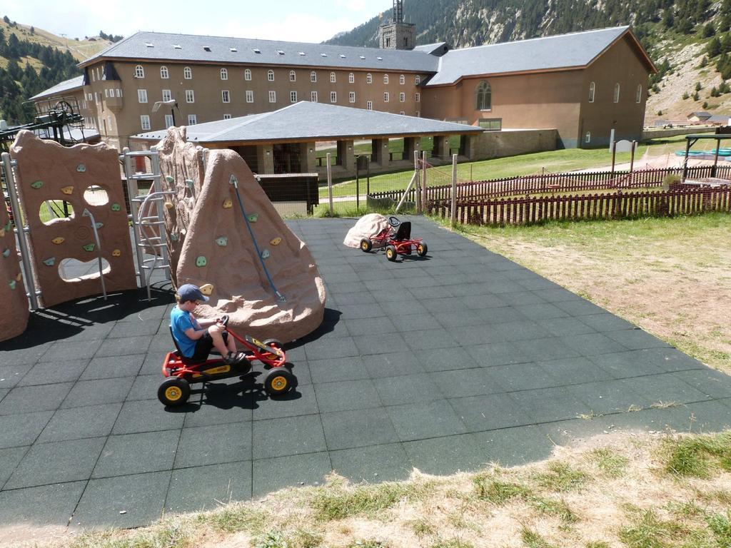 Apartaments Vall De Nuria ケラルブス エクステリア 写真